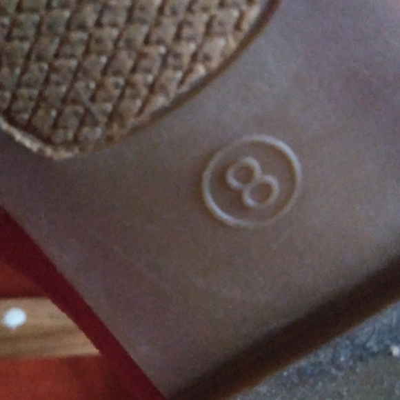 Red Flats - Picture 3 of 6